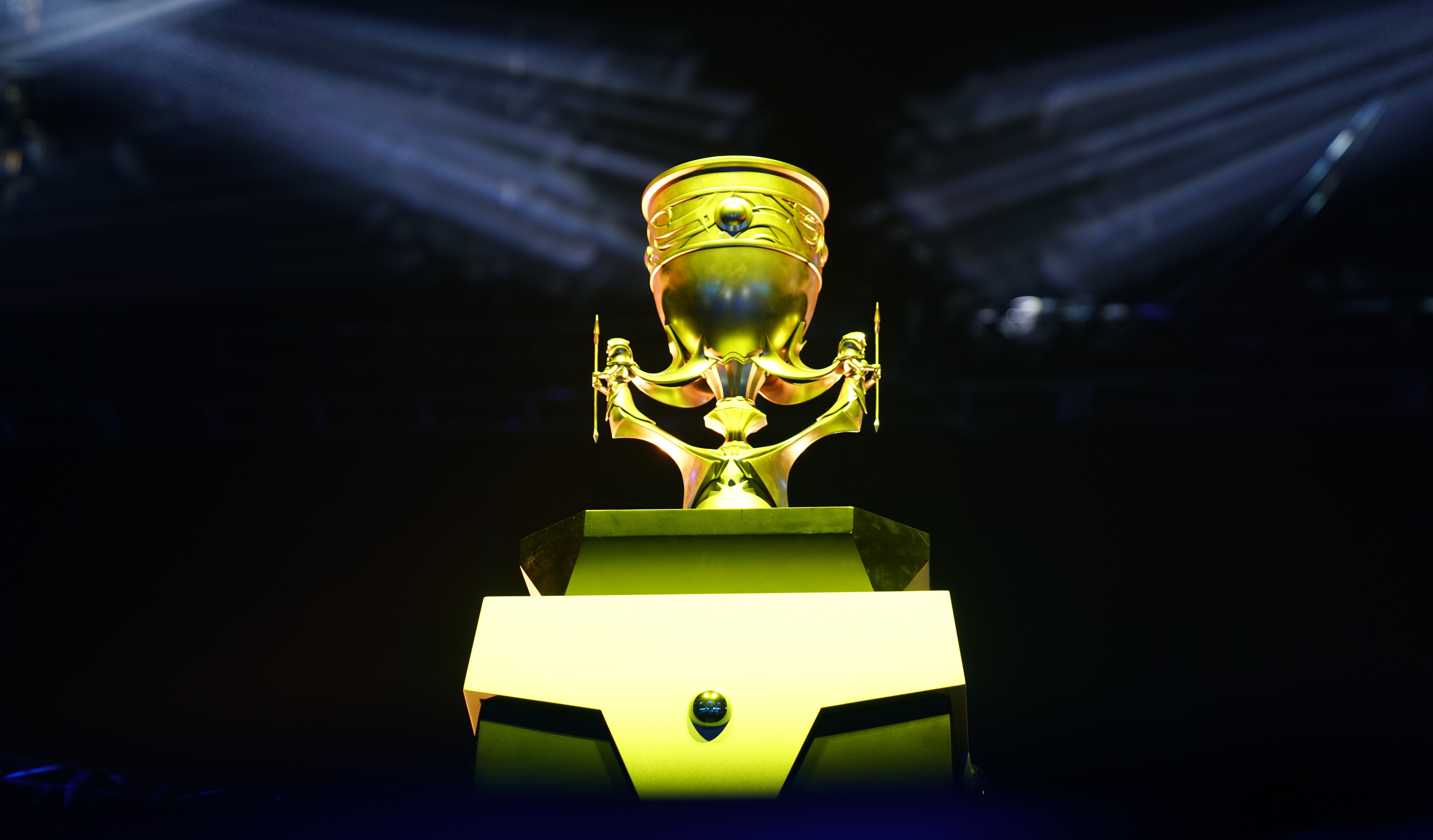 战术博弈与版本更新：英雄属性、装备数值调整下的战术调整指南-电竞比分网