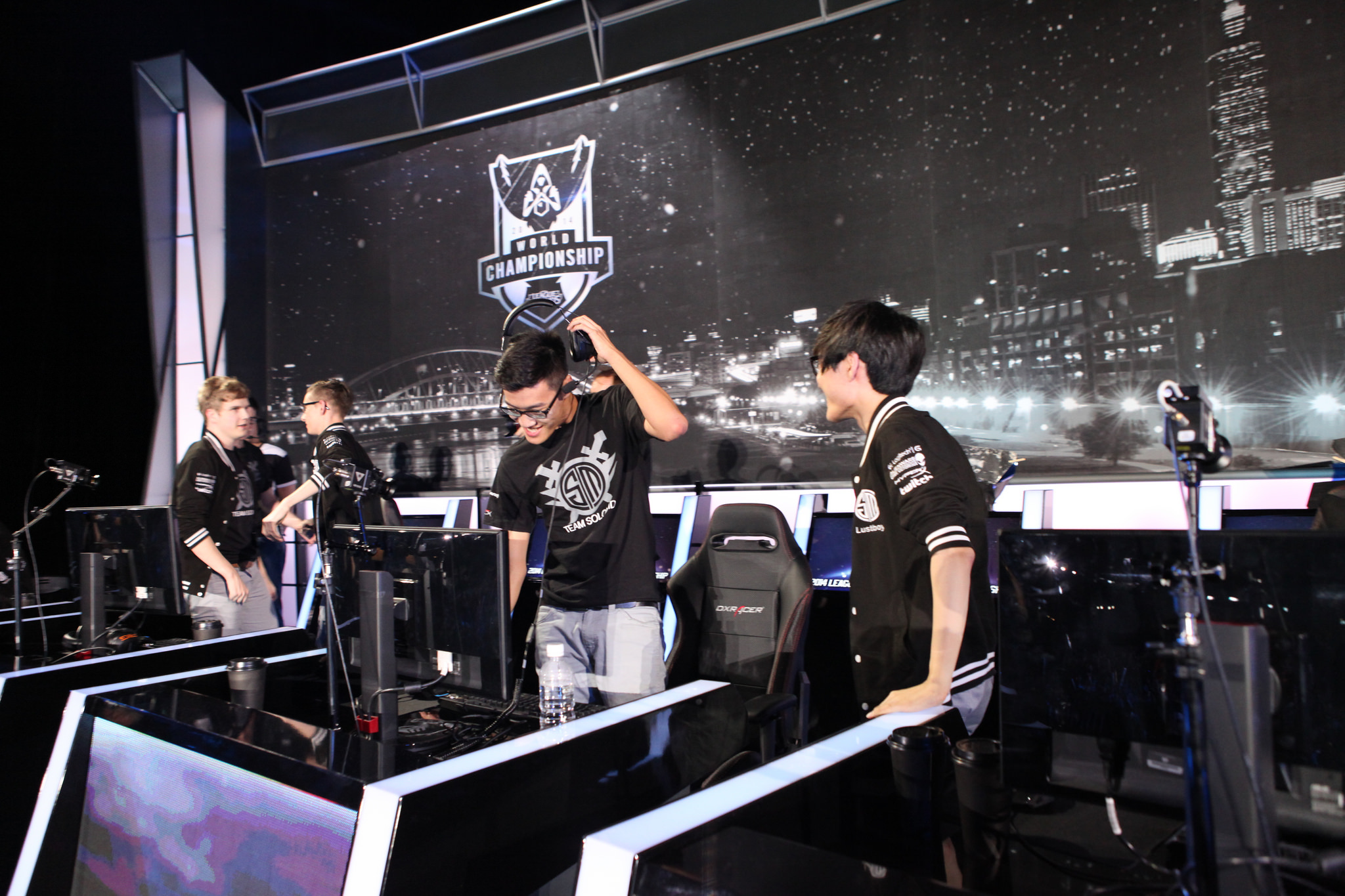 亚洲邀请赛LPL惨败，957爆料团队配合生疏战术单一引热议-电竞比分网