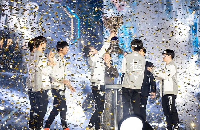 S15决赛倒计时，全球玩家预测比分，T1略占上风。-电竞比分网